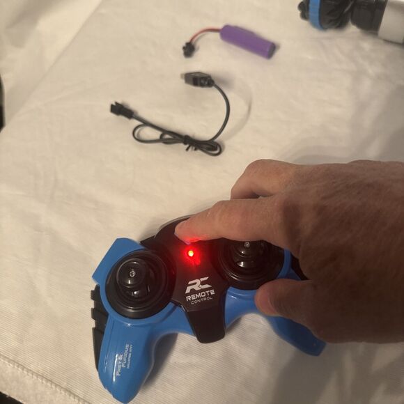 Amphibious Reversible All Terrain Remote Control Stunt Remote Waterproof Car Toy - Picture 7 of 7